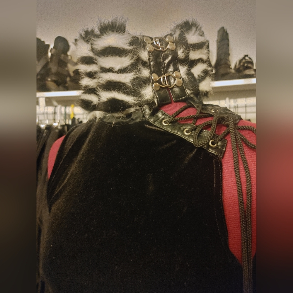 Lip Service Skunk Rock velvet fur top M